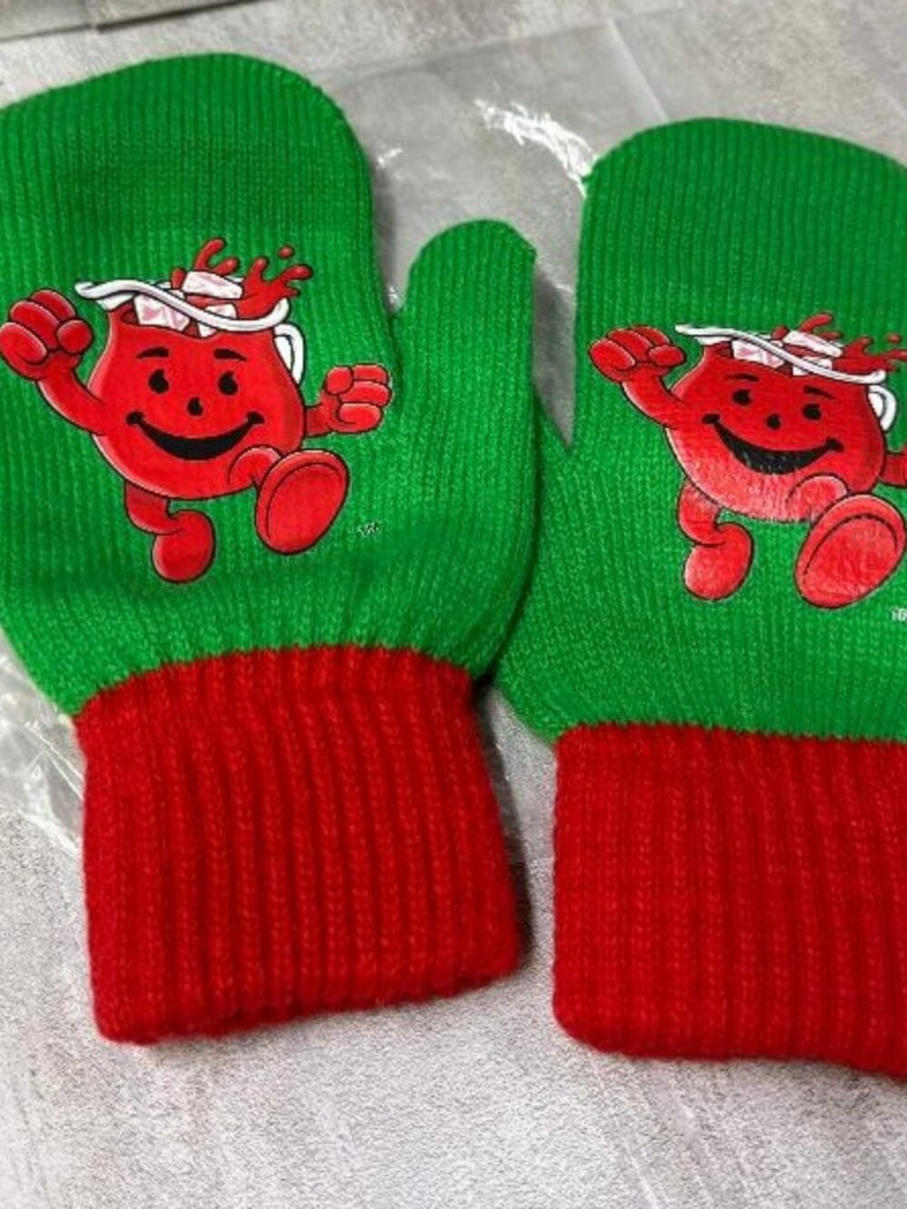 NIP Vintage Kool-Aid "Kool-Aid Man" knit mittens
